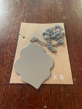 Plunder Jewerly - Silvertone chain necklace with large leaf/teardrop pendant New